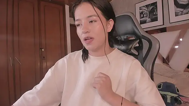 Snapshot of HaathorX chatting on October 2025 01:55:01 PM HaathorX online show from October 2025 01:55:01 PM