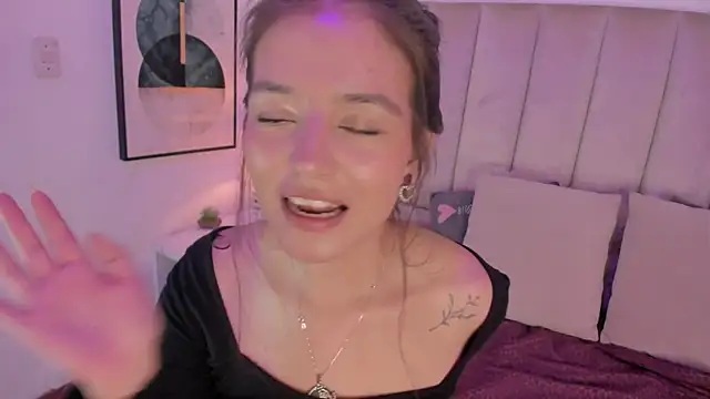 Snapshot of HaathorX chatting on October 2025 09:13:01 PM HaathorX online show from October 2025 09:13:01 PM