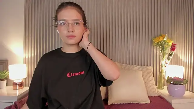 Snapshot of HaathorX chatting on October 2025 07:25:01 PM HaathorX online show from October 2025 07:25:01 PM