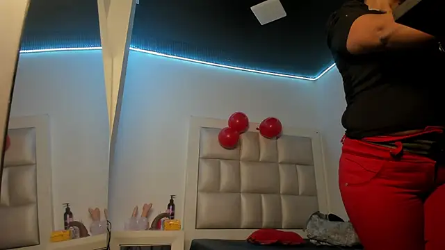 peyton  wat online show from June 2026 12:00:02 PM