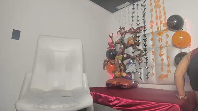 peyton  wat online show from October 2025 12:02:01 PM