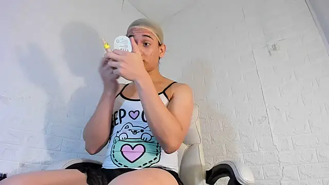 Marian Cristal online show from December 2025 02:00:01 AM