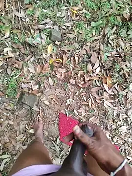 Snapshot of DICKLANKA chatting on November 2025 07:24:01 AM DICKLANKA online show from November 2025 07:24:01 AM