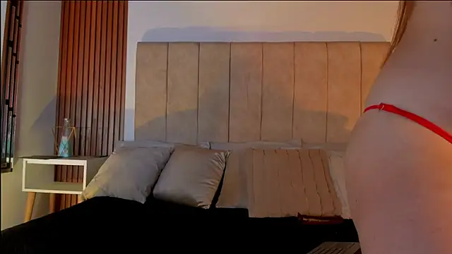 Lauraa saenz11 online show from October 2025 08:10:02 PM
