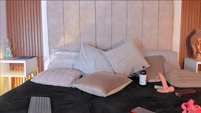 Lauraa saenz11 online show from November 2025 06:50:02 AM