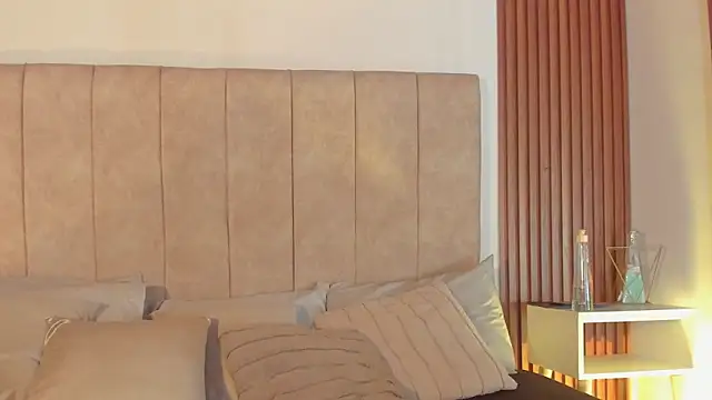 Lauraa saenz11 online show from November 2025 07:50:01 PM