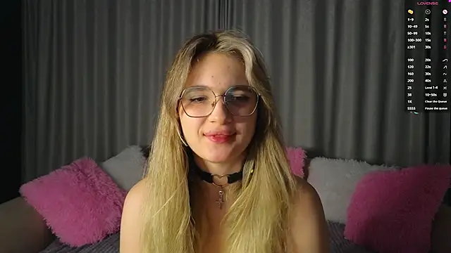 vivyboo111 online show from November 2025 08:24:02 PM