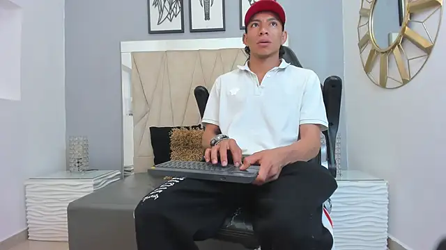 mickey beasley online show from October 2025 07:05:01 PM