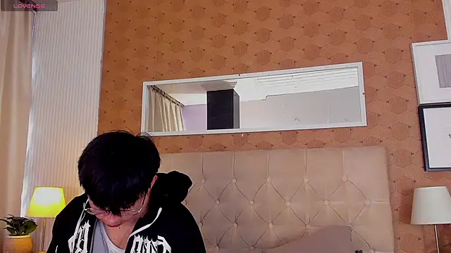 liam twiink online show from December 2025 07:28:02 PM