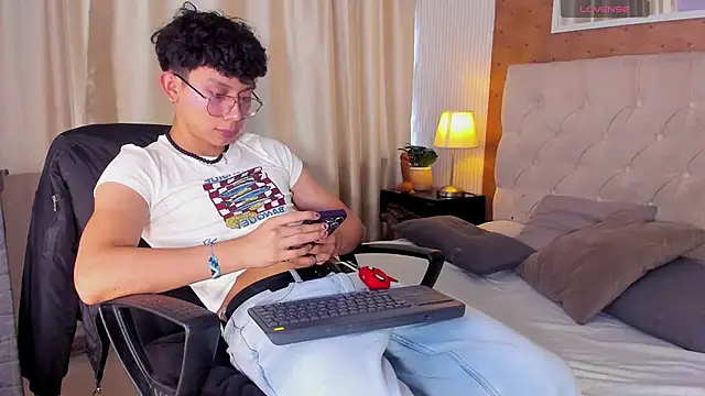 liam twiink online show from January 2026 08:01:02 PM