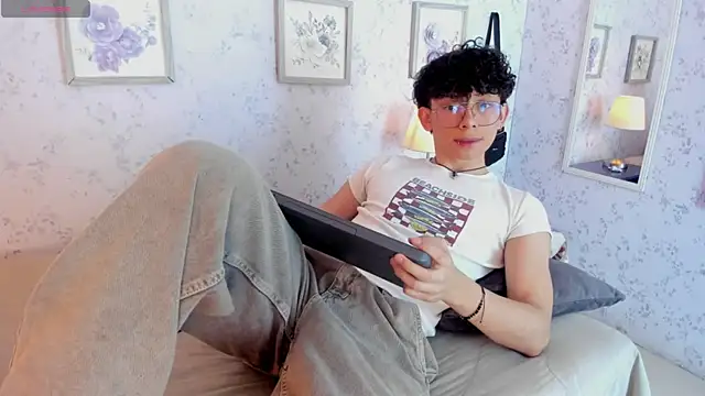 Snapshot of liam_twiink chatting on June 2026 07:55:02 PM liam twiink online show from June 2026 07:55:02 PM