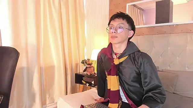 liam twiink online show from October 2025 08:05:01 PM