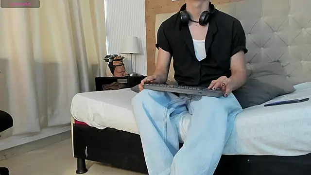 liam twiink online show from October 2025 07:33:02 PM