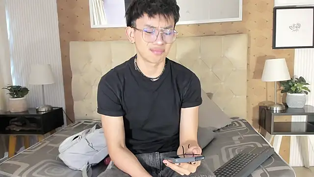 liam twiink online show from November 2025 07:40:02 PM