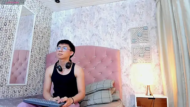 liam twiink online show from November 2025 07:41:02 PM