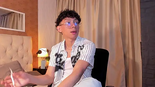 liam twiink online show from March 2026 01:00:02 AM