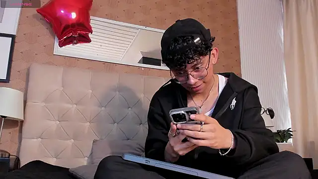 liam twiink online show from March 2026 04:54:02 PM