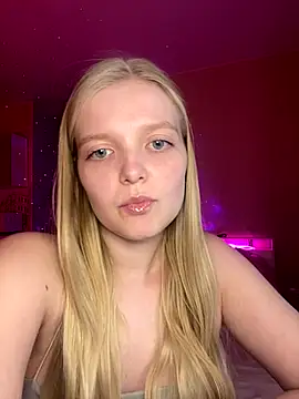 Snapshot of LADYLOVE_O chatting on September 2025 09:30:01 PM LADYLOVE O online show from September 2025 09:30:01 PM