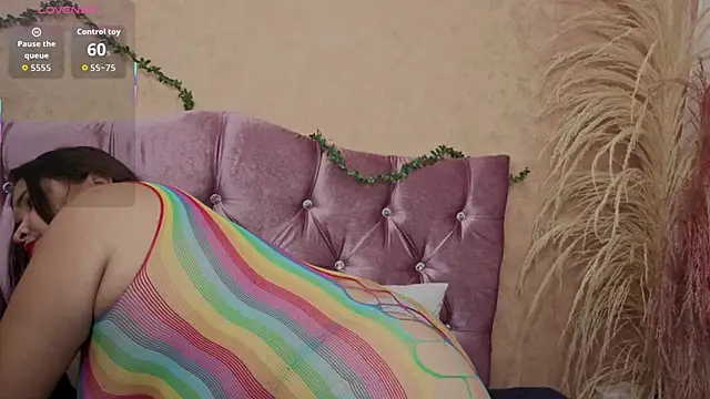 KimJStom online show from November 2025 02:53:01 PM