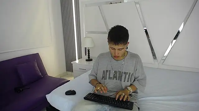 oblivionlove online show from March 2026 09:30:01 PM