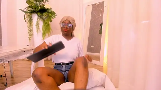 LolaJenkinss online show from November 2025 12:53:02 PM