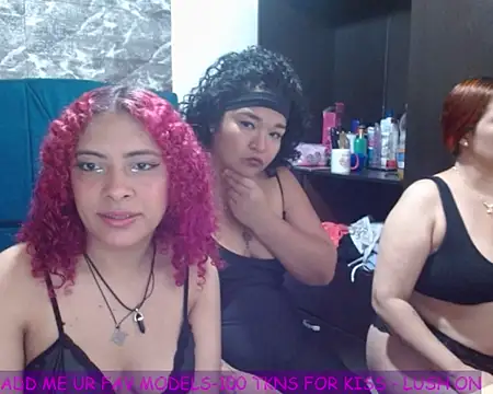 Snapshot of LITTLEKITTY19 chatting on May 2026 01:18:01 PM LITTLEKITTY19 online show from May 2026 01:18:01 PM