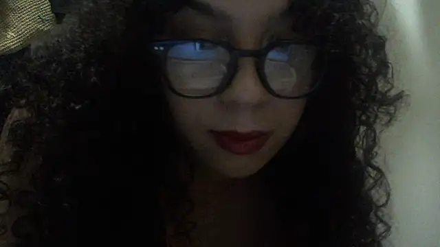 Snapshot of lotuzpetals chatting on October 2025 08:05:01 AM lotuzpetals online show from October 2025 08:05:01 AM