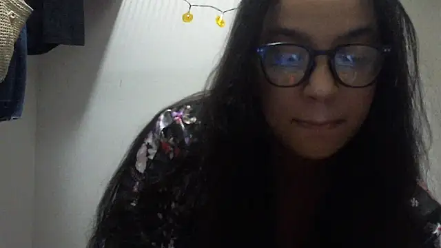 Snapshot of lotuzpetals chatting on October 2025 08:27:02 AM lotuzpetals online show from October 2025 08:27:02 AM