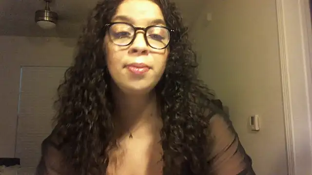 Snapshot of lotuzpetals chatting on September 2025 12:38:01 AM lotuzpetals online show from September 2025 12:38:01 AM