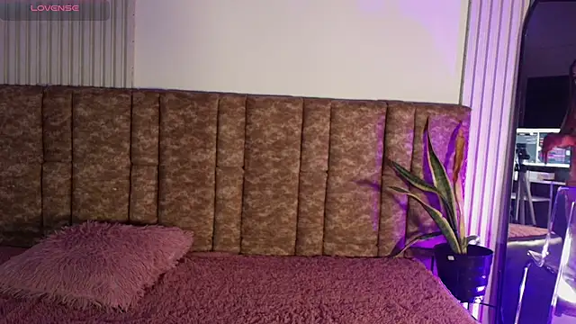 Missdionne curly online show from March 2026 11:25:02 AM