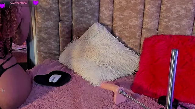 Missdionne curly online show from December 2025 12:07:01 PM