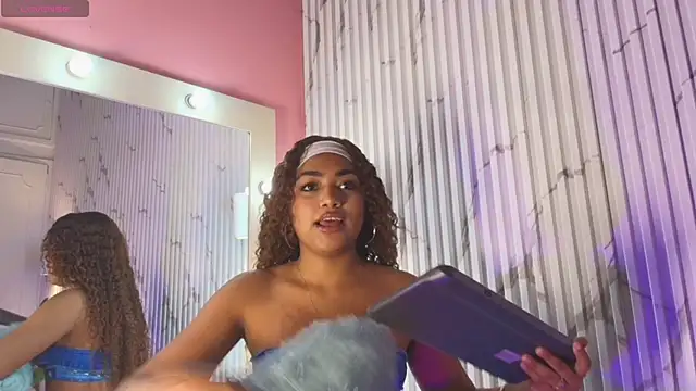 Missdionne curly online show from September 2025 11:27:01 AM