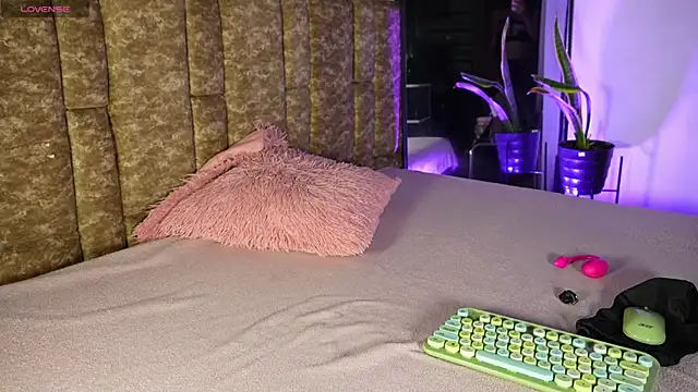 Missdionne curly online show from April 2026 11:25:02 AM