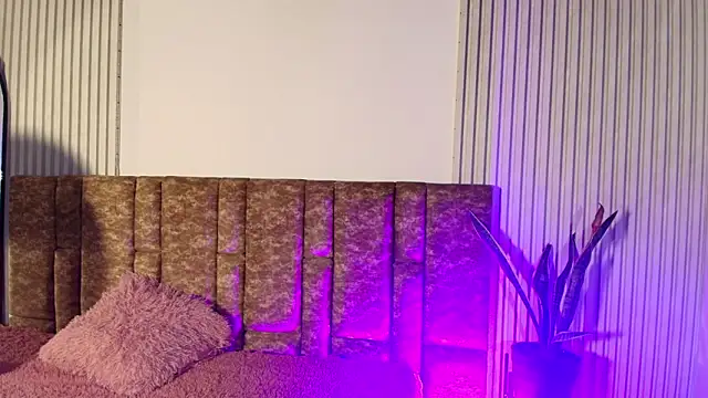 Missdionne curly online show from March 2026 11:17:01 AM