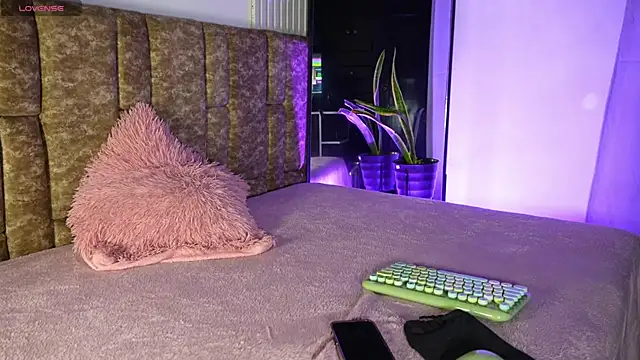 Missdionne curly online show from April 2026 11:26:01 AM