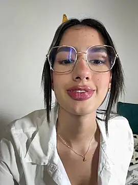Snapshot of Julieta_Duque chatting on July 2026 02:33:02 AM Julieta Duque online show from July 2026 02:33:02 AM