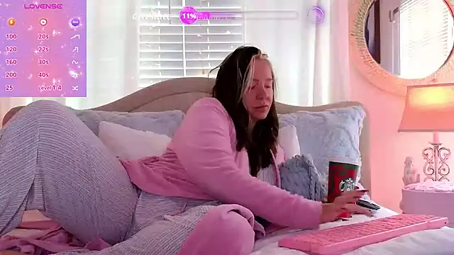 Snapshot of STIFFLERSMOMM chatting on November 2025 02:10:02 PM STIFFLERSMOMM online show from November 2025 02:10:02 PM