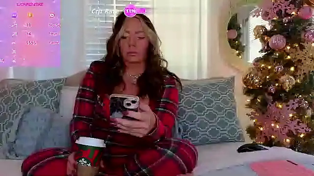 Snapshot of STIFFLERSMOMM chatting on November 2025 01:14:02 PM STIFFLERSMOMM online show from November 2025 01:14:02 PM