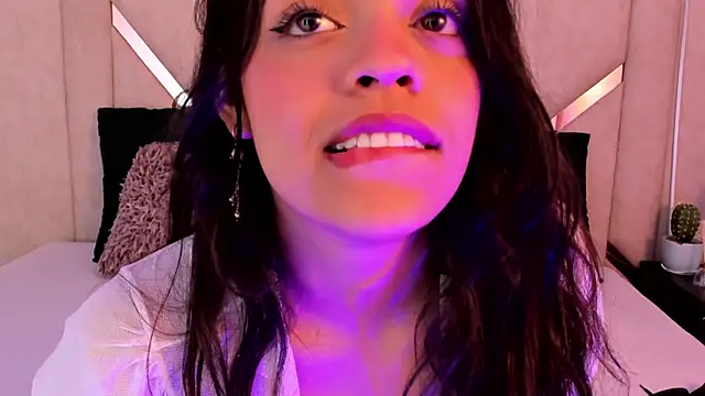 Snapshot of Bella_Ross_ chatting on November 2025 03:17:01 AM Bella Ross online show from November 2025 03:17:01 AM