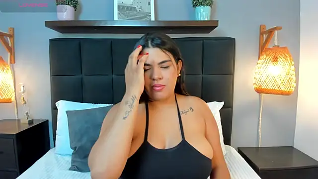 daniela crozee  online show from October 2025 02:24:02 AM