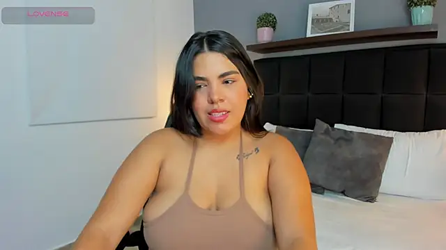 daniela crozee  online show from October 2025 02:36:02 AM