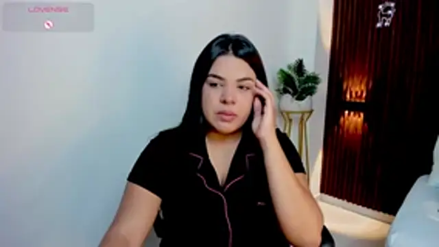 daniela crozee  online show from November 2025 02:56:01 AM