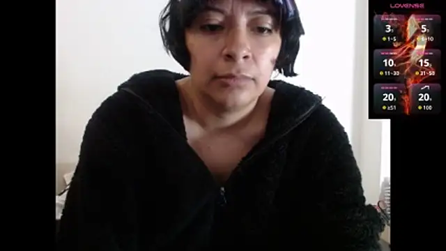 Acelinrose online show from November 2025 12:30:01 PM