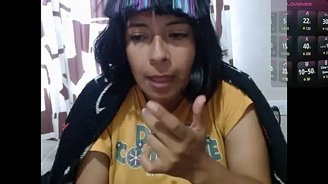 Snapshot of Acelinrose chatting on June 2026 10:32:01 PM Acelinrose online show from June 2026 10:32:01 PM