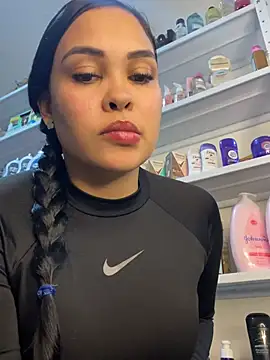 Snapshot of FOX_LATINA chatting on April 2026 12:34:01 AM FOX LATINA online show from April 2026 12:34:01 AM