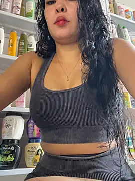 Snapshot of FOX_LATINA chatting on May 2026 06:13:01 PM FOX LATINA online show from May 2026 06:13:01 PM