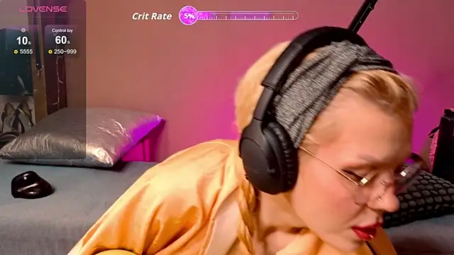 Snapshot of tacodeluxxxe chatting on November 2025 11:04:02 PM tacodeluxxxe online show from November 2025 11:04:02 PM