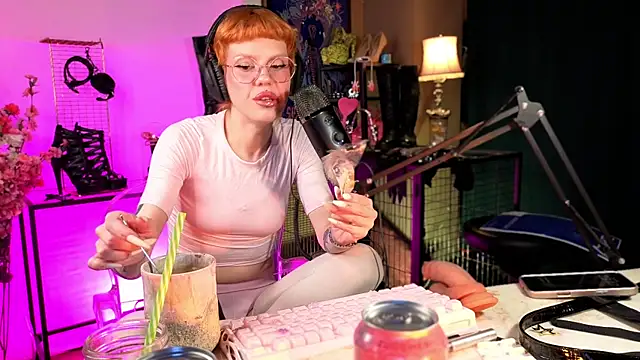 tacodeluxxxe online show from May 2026 09:49:01 PM