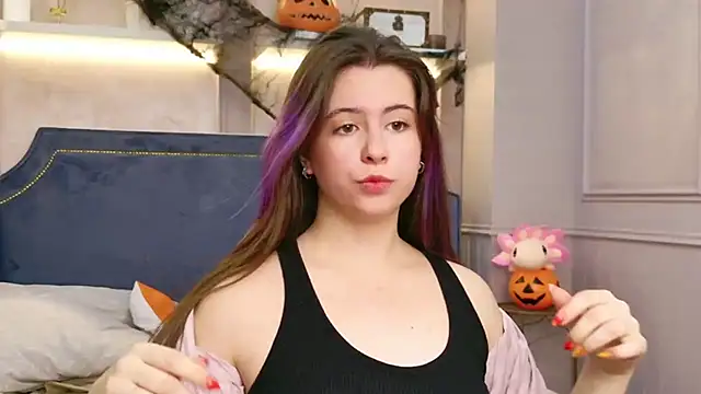 Akira Halls online show from October 2025 07:18:01 AM