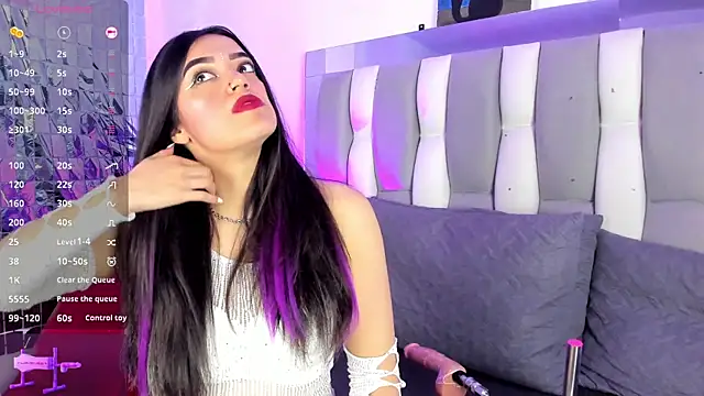 IsaDiiaz online show from November 2025 05:00:02 AM